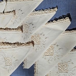 Vintage linen napkins 17x17